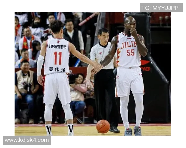 美国茨队与沙尔克队的精彩对决引发球迷热议与期待